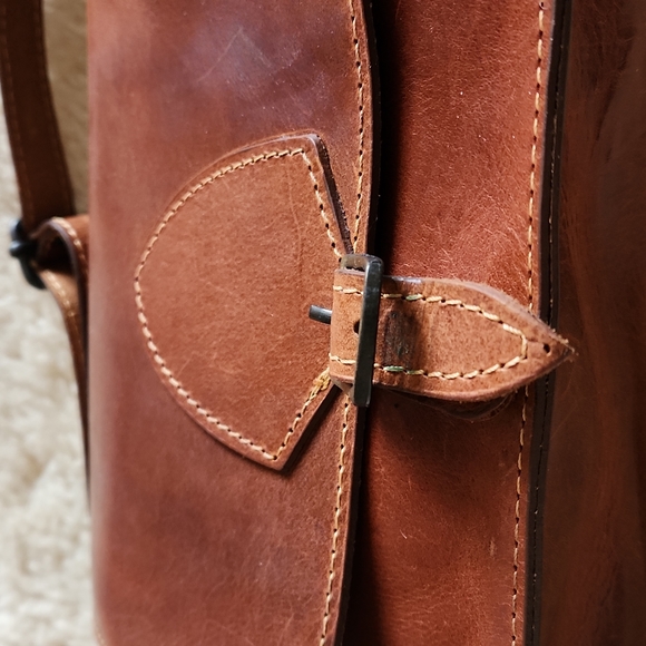 Beautiful NWT Italian Leather Handmade Unisex Crossbody Bag 🤎🇮🇹 - Picture 3 of 16